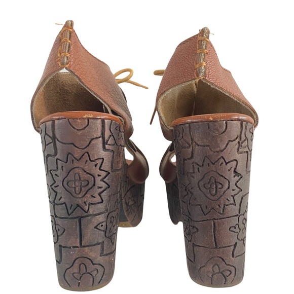 Free People Farrah Whiskey Wooden Etched Eyelet Leather Clogs 38 - Picture 6 of 13